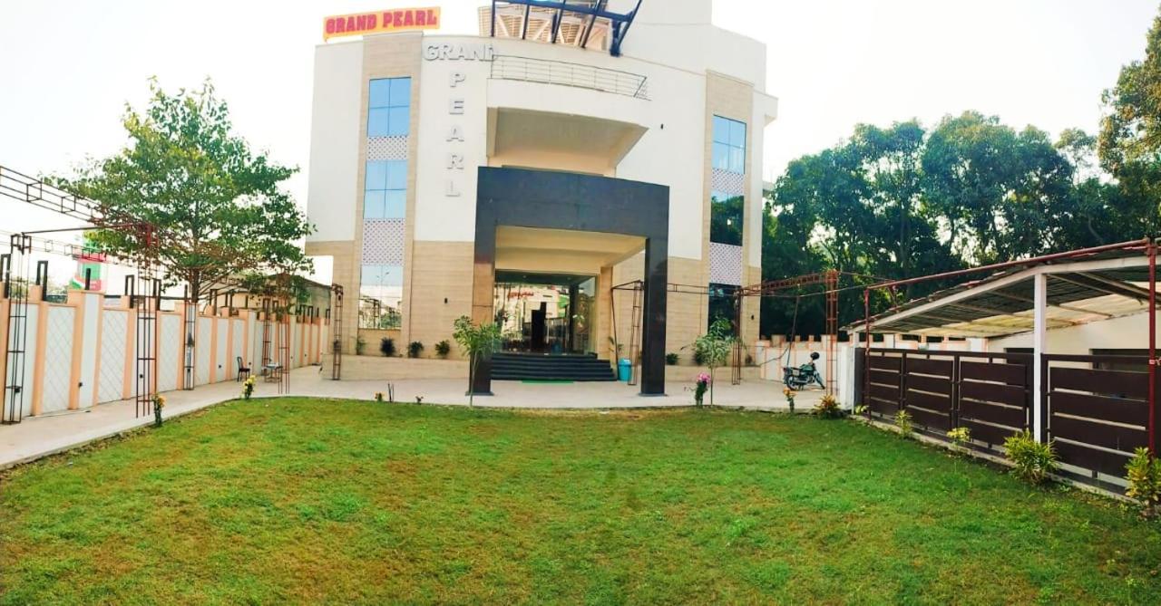 Grand Pearl Hotel & Banquet Lucknow Esterno foto