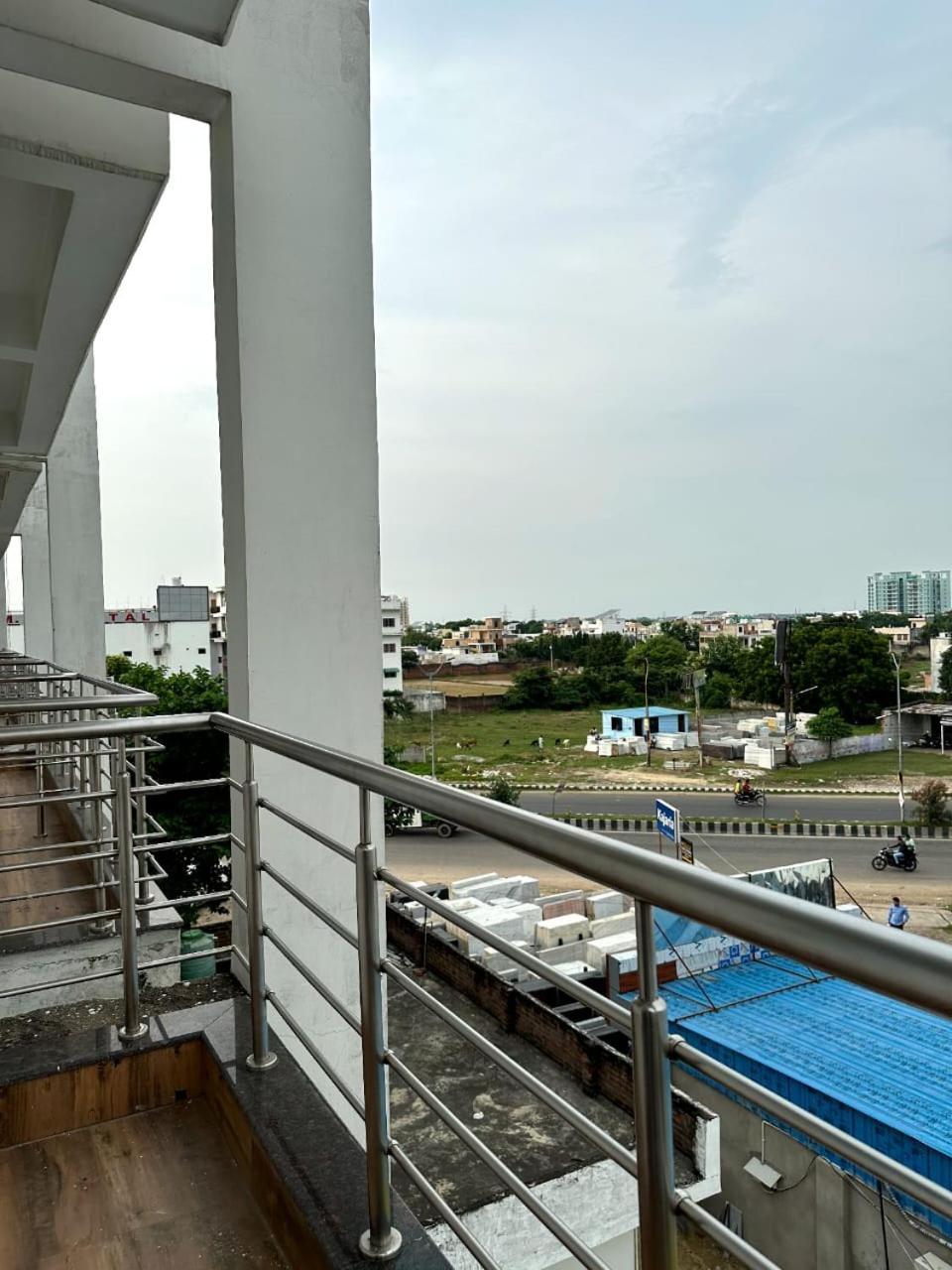 Grand Pearl Hotel & Banquet Lucknow Esterno foto