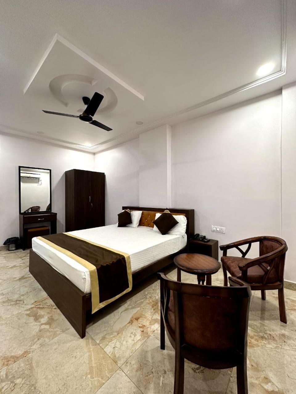 Grand Pearl Hotel & Banquet Lucknow Esterno foto