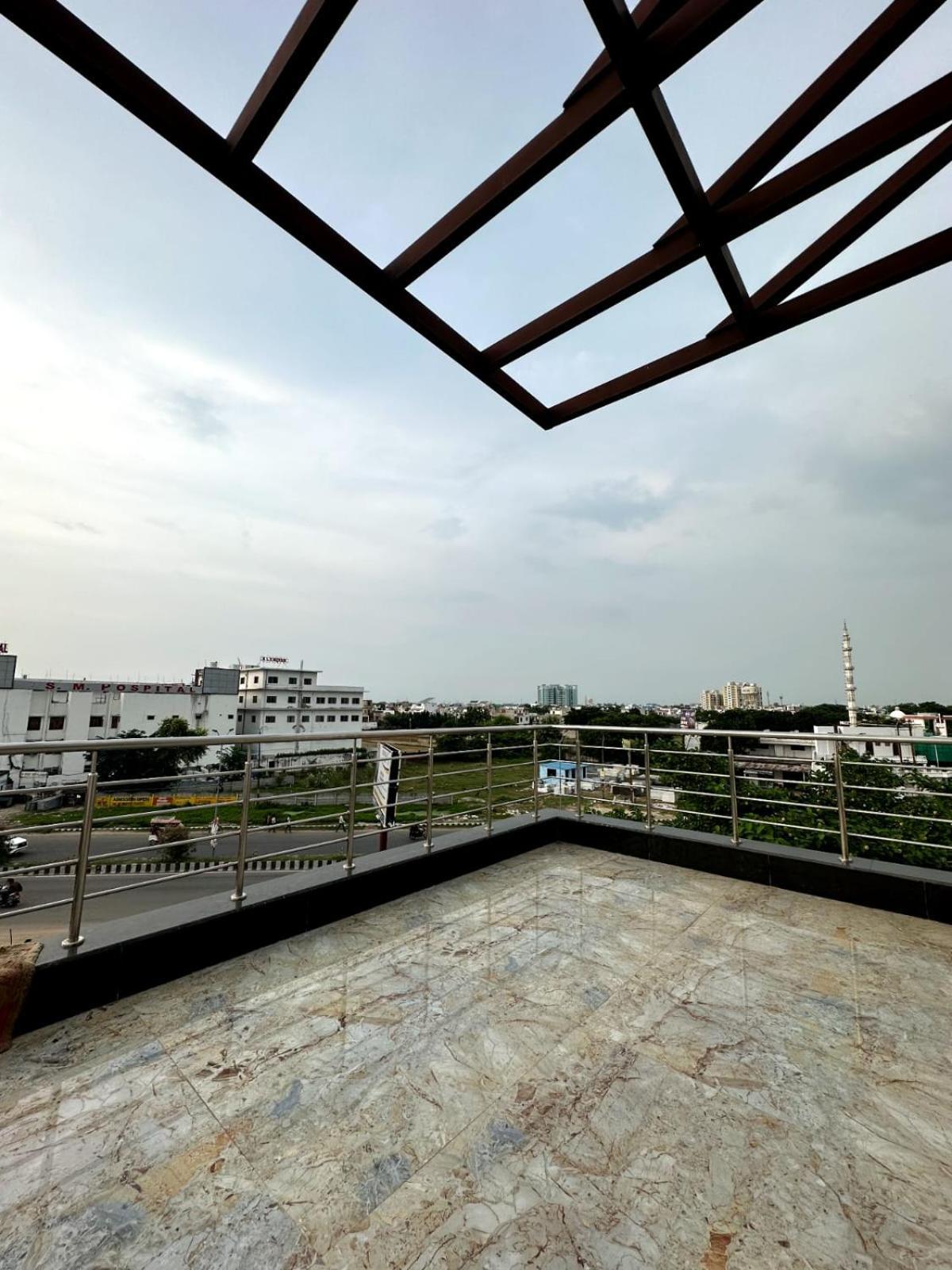 Grand Pearl Hotel & Banquet Lucknow Esterno foto