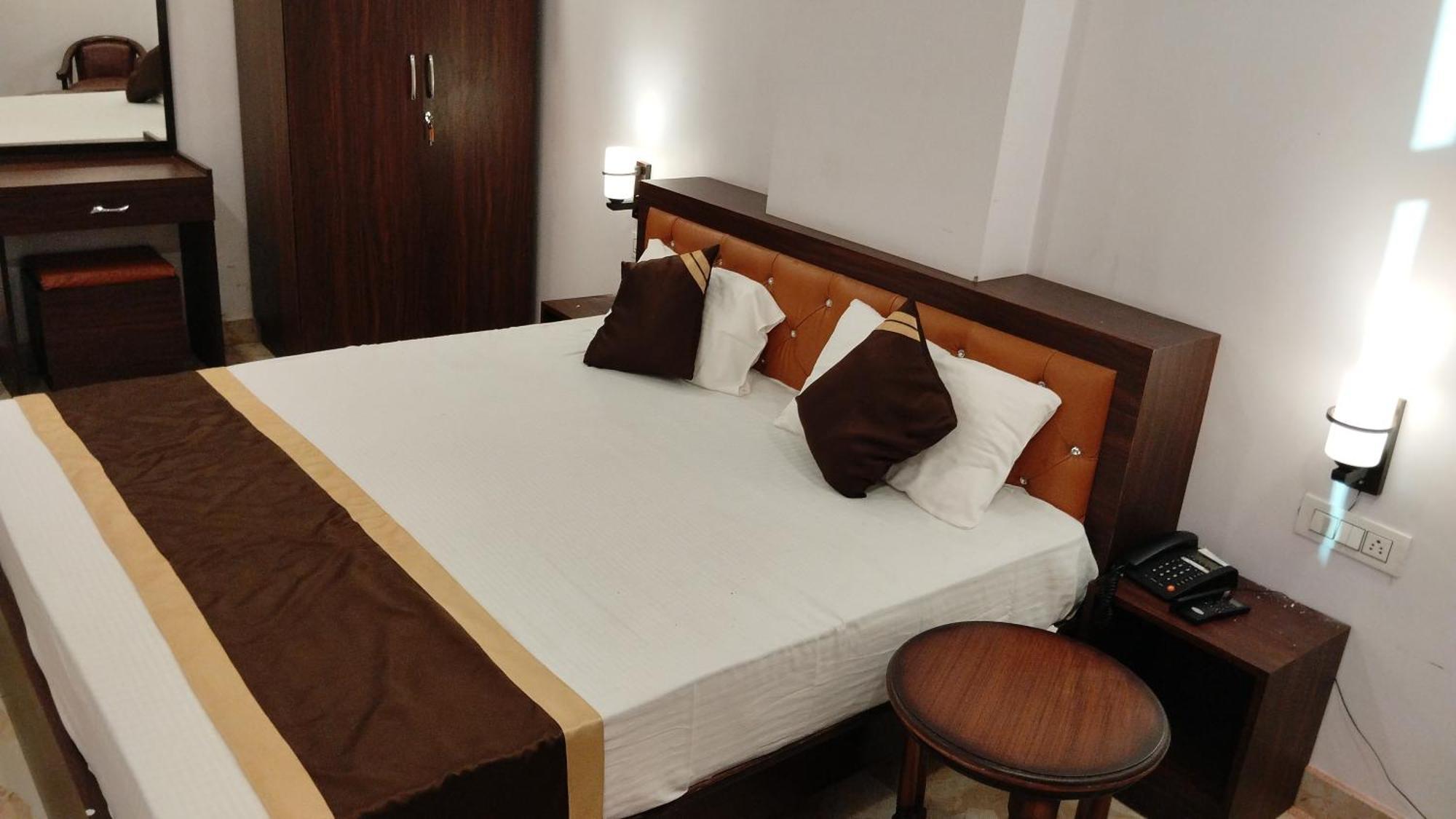 Grand Pearl Hotel & Banquet Lucknow Esterno foto